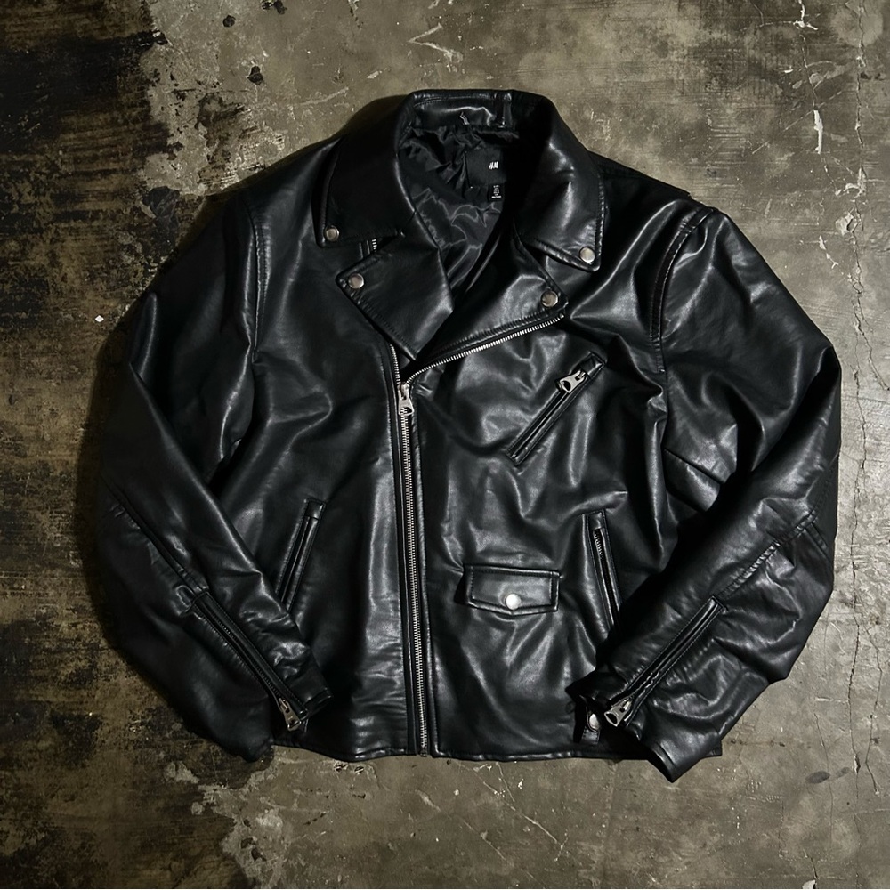 LARGE Men’s Black leather jacket